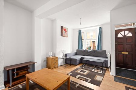 Tennyson Road, E15 - Photo 2