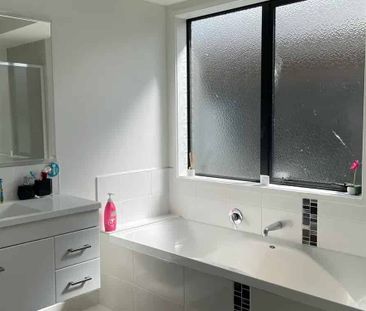 16 Edgeview Crescent - Photo 3