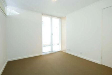Fabulous Two Bedroom Courtyard Apartment - Photo 5