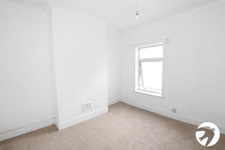 3 bedroom end of terrace house to rent - Photo 4