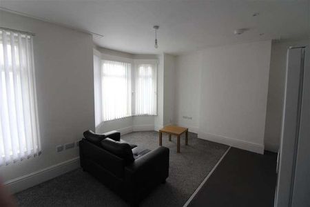 Morris Road Upper Flat, **student Apartment** Student Apartment **, Southampton, SO15 - Photo 2