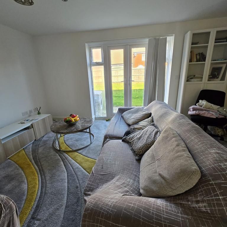 3 bedroom semi-detached house to rent - Photo 1