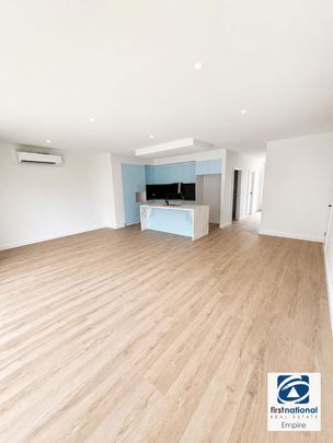 Brand-New Townhouse for Rent in the Heart of St Albans - Photo 1