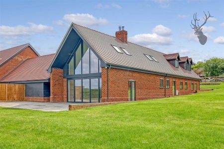 4 Bedroom Barn Conversion - Photo 4