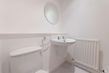 3 bedroom apartment to rent - Photo 2