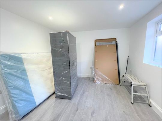 Studio Flat, Blythswood Road, IG3 - Photo 1