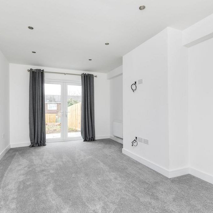 3 bedroom semi-detached house to rent - Photo 1