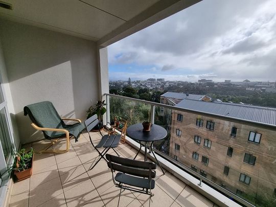 Chic north facing 2BR Apt with stunning views - Photo 1