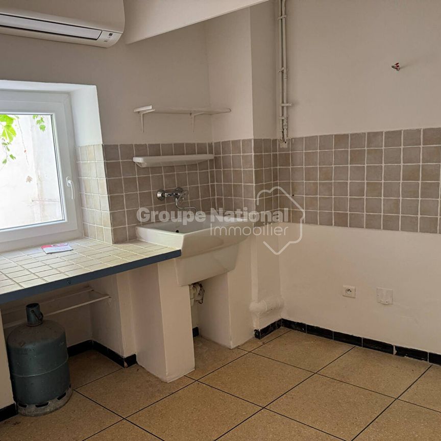 PETIT T2 - RUE DE L'AGNEAU ARLES, - Photo 1