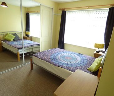 4 bedroom semi-detached house to rent - Photo 5