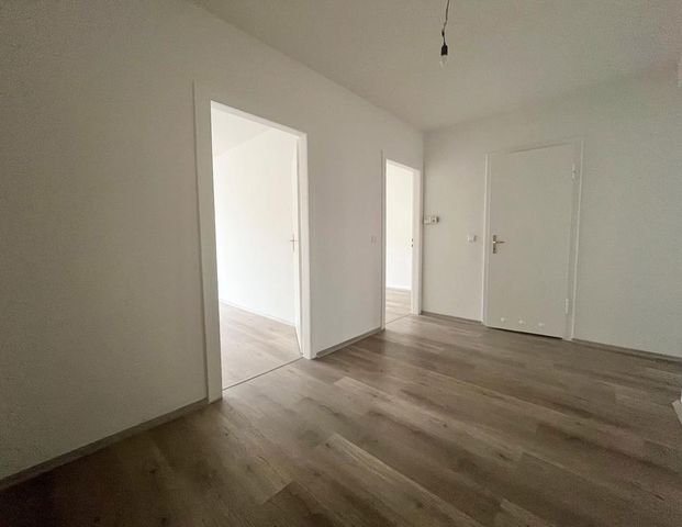Schöne 2-Zimmer-Wohnung mit großer Küche! - Photo 1