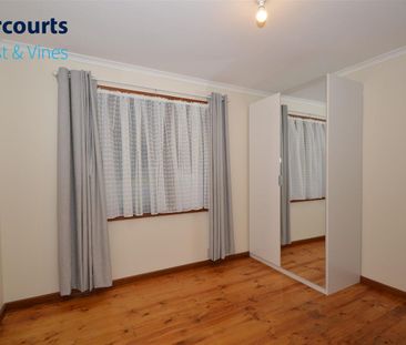 3 BEDROOM FAMILY HOME CLOSE TO PARK & SHOPS - Photo 3