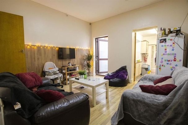 4 bedroom property to rent - Photo 1