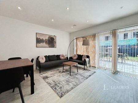 3 bedroom house to rent Goldstone Lane, Hove, BN3 - Photo 2