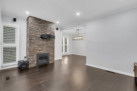 33 Yallambie Road, Macleod VIC 3085 - House For Rent | Domain - Photo 3