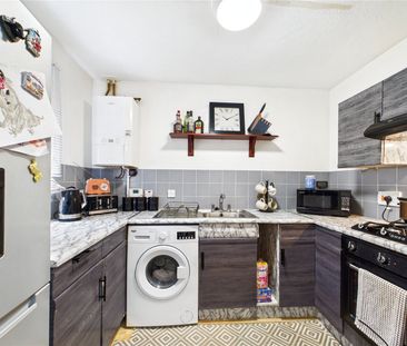 Gainsborough Drive, Lawford, Manningtree, Essex, CO11 2LF - Photo 5