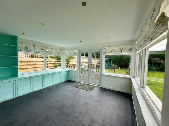 5 bedroom detached house to rent - Photo 1