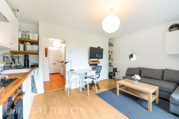 Weydown Close, London - Photo 1