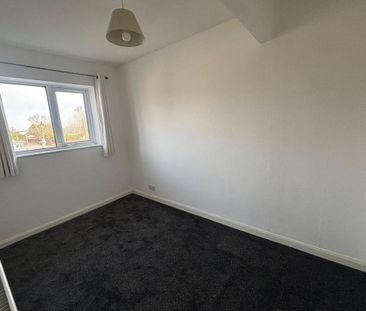 2 bedroom end of terrace house to rent - Photo 4