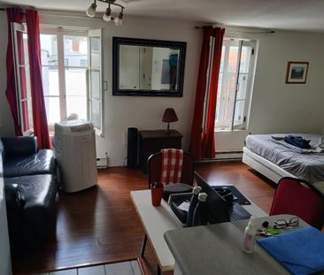 Loft semi-meublé à louer au 46 ½ Ste-Ursule dans le Vieux-Québec - Photo 2