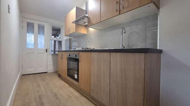 Wolsey Avenue, East Ham, E6 - Photo 1