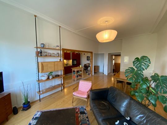 4-room apartment with 109 m2 and private elevator and balcony. - Photo 1