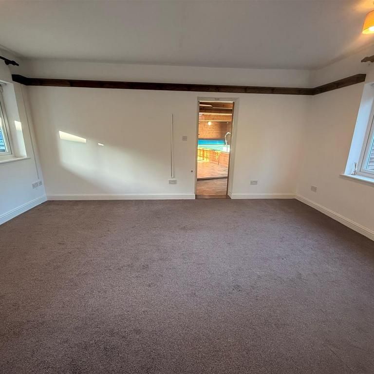 4 bedroom detached house to rent - Photo 1