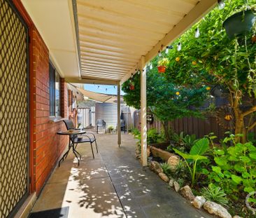 Open the Door to Coastal Comfort - Photo 2