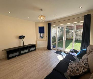 4 bedroom detached house to rent - Photo 2