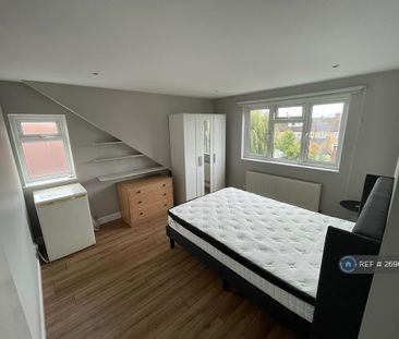 1 bedroom in a house share to rent - Photo 1