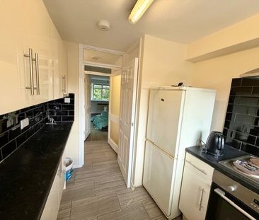 2 bed flat to rent in London Road, Slough, SL3 - Photo 3