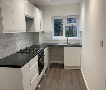 3 bedroom end of terrace house to rent - Photo 4