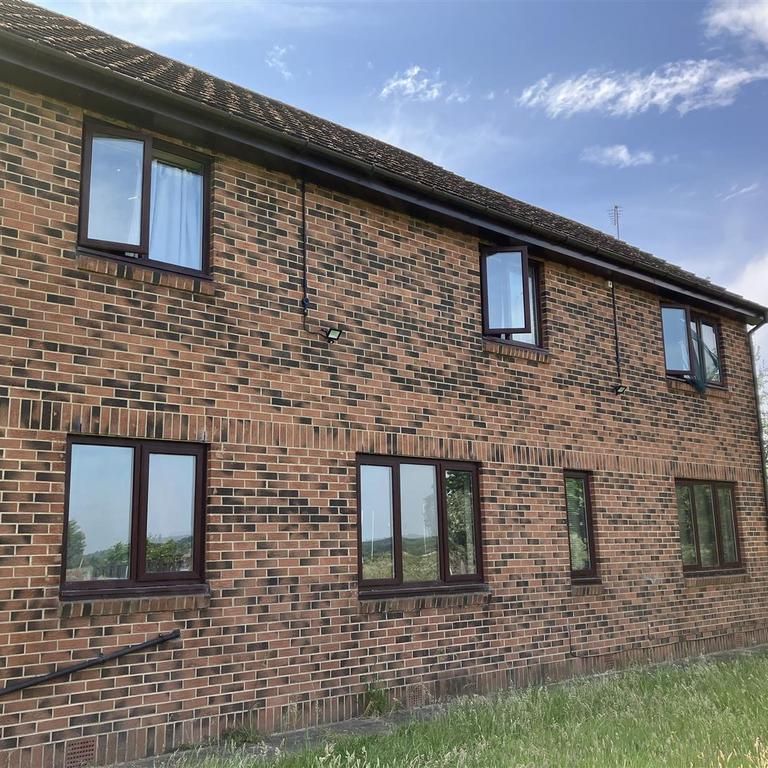 4 bedroom detached house to rent - Photo 1
