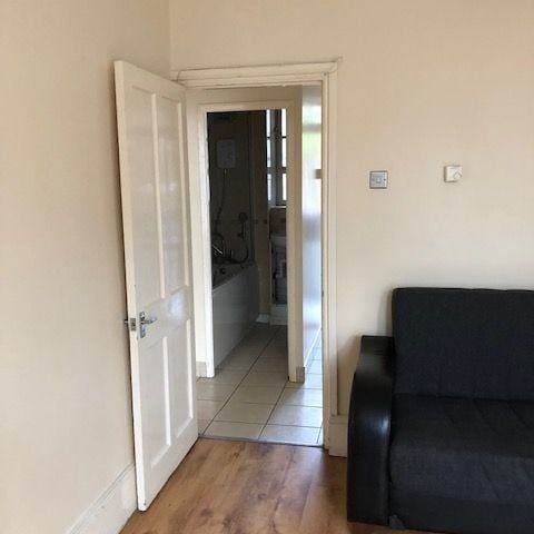 2 Bed Flat, Corbin House, E3 - Photo 1