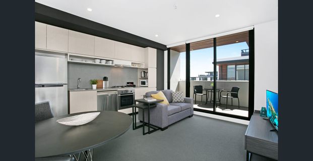 Contemporary 2 Bedroom 2 Bathroom Apartment within walking distance to Monash university and close to Monash hospital. - Photo 1