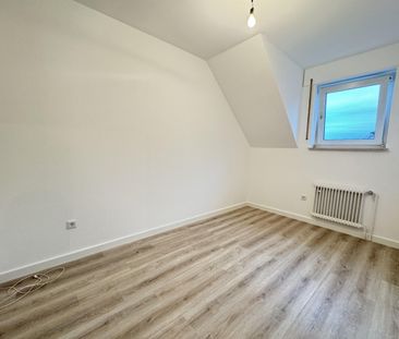 **Zentral gelegene schöne Dachgeschosswohnung mit Balkon in Bocholt!** - Photo 1