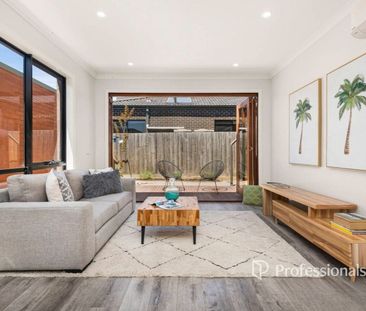 Luxurious Townhouse Living: Style and Comfort Near Keeley Park - Photo 1