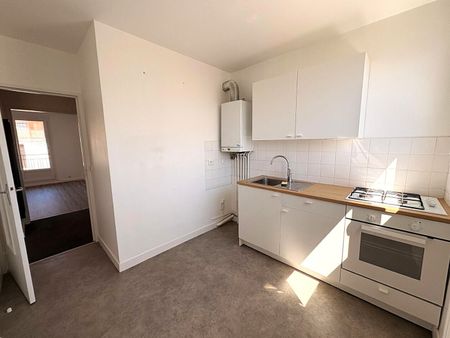À LOUER T2 avec balcon, cave et parking - Résidence sécurisée - Photo 3