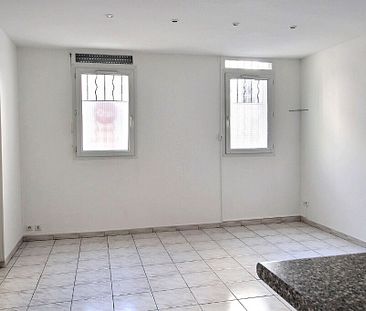 Appartement 3 pièces 60m2 MARSEILLE 5EME 865 euros - Photo 2