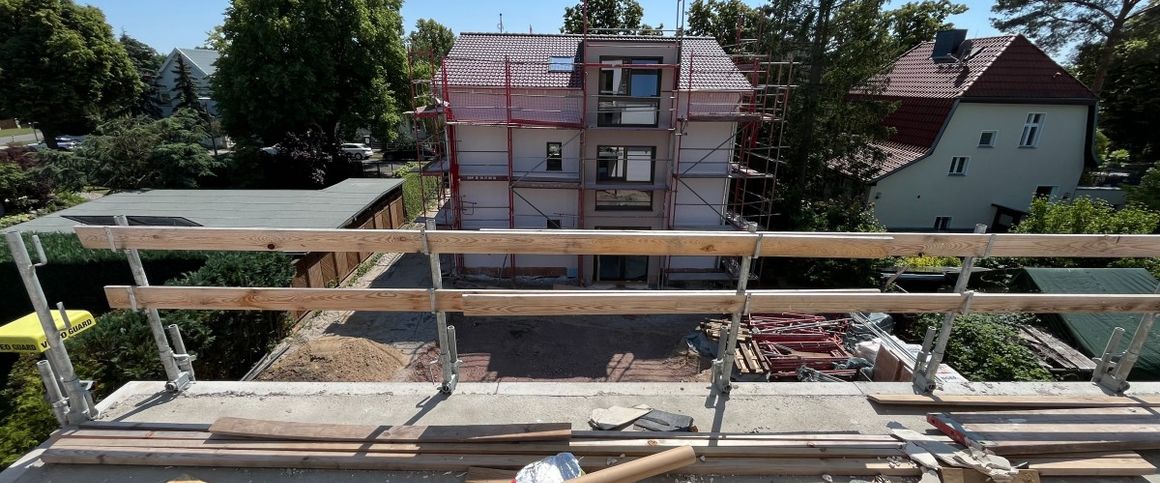 Neubau-Dachgeschosswohnung mit Balkon in Mahlsdorf-Süd - Photo 1
