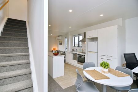 Stylish Living on the Edge! - Photo 3