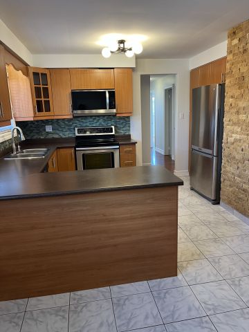 For Lease - 758 Greenore Road, Mississauga, Ontario - Photo 2