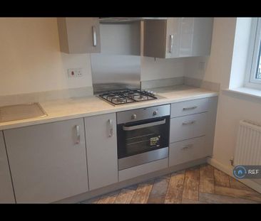 3 bedroom semi-detached house to rent - Photo 6