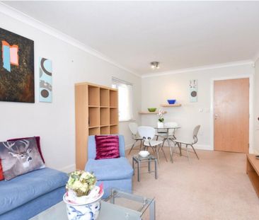 2 bed Apartment - To Let - Photo 2