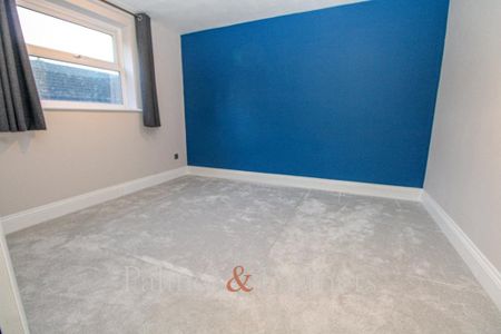 2 bedroom maisonette to rent - Photo 2