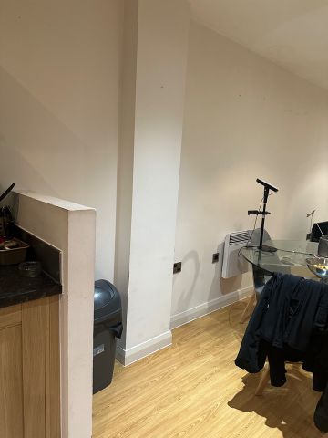 2 Bed Flat, Manchester, M5 - Photo 4