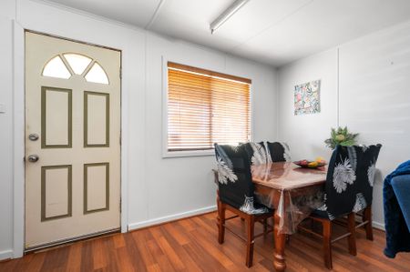 Neat & Tidy 4 X 1 Family Home - Photo 3