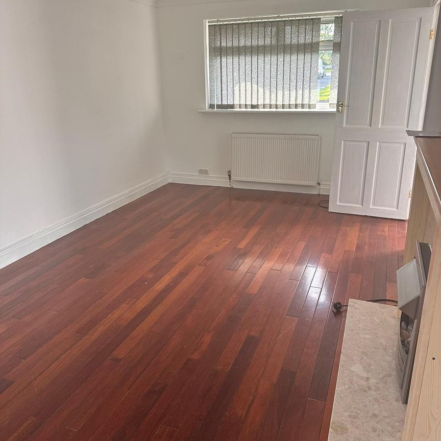 Spenser Avenue - Photo 1