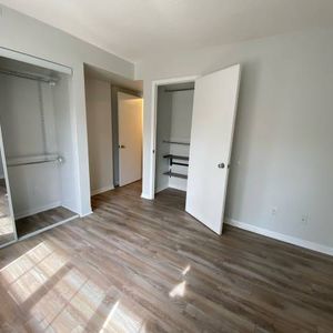 One bedroom + den near Trinity park and Ossington - Photo 2