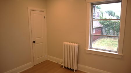 For Lease - 731 Coxwell Avenue Unit# Main Fl, Toronto, Ontario - Photo 2